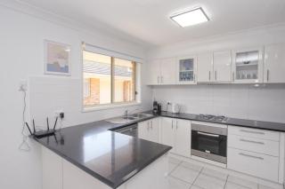 Gorgeous villa 5min walk to beach KING BED - 6