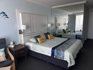 Stay in the heart of Surfers - 3