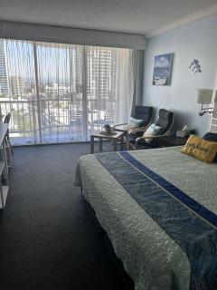 Stay in the heart of Surfers - 2