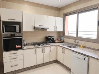 Appartement Moderne Meknès, 1 Chambre, 2 Salons, Patio, Garage et Clim - 0