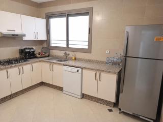 Appartement Moderne Meknès, 1 Chambre, 2 Salons, Patio, Garage et Clim - 3
