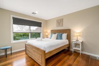 Comfy and Modern House with Outdoor Dining and WiFi - 5