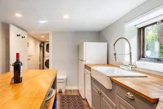 2-Bedroom Private Suite, Free Parking, Near Main St & Downtown - 2