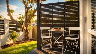 Cozy Tiny House in Garden Setting, 3 Minute Drive to Back Beach - 9