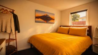 Cozy Tiny House in Garden Setting, 3 Minute Drive to Back Beach - 8