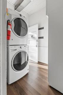 Cozy 1 Bed Historic Elmwood Park-Centennial House - 3