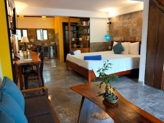 Cozy Private Garden Bungalow - 8