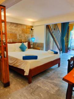 Cozy Private Garden Bungalow - 9