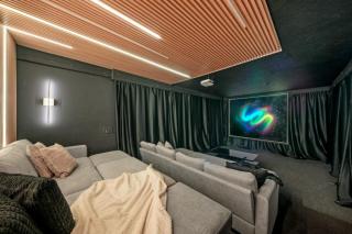 Heated Pool • Sleeps32•Pickle/Basketball • Theater - 8