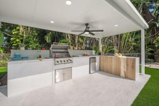 Heated Pool • Sleeps32•Pickle/Basketball • Theater - 4