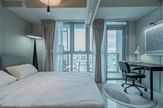 Urbane Skyline 1BR w Balcony Uptown BGC - 0