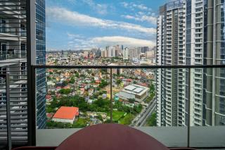 Urbane Skyline 1BR w Balcony Uptown BGC - 9
