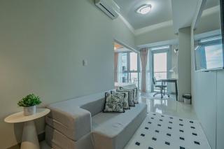 Urbane Skyline 1BR w Balcony Uptown BGC - 6