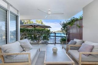 Beachfront - Nelly Bay Apartment - 2