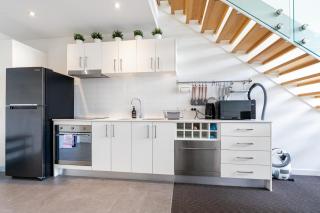 Bright Loft-Style Apartment with Gorgeous View - Hosted by CanStay - 5