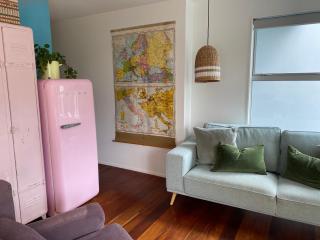 Stanmore Bay lush garden with pool, close to beach - 8
