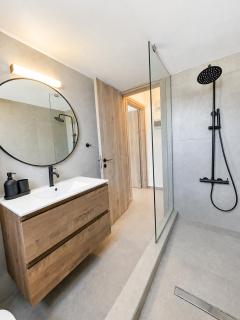 City & Sea - 402 Modern 2BR in Paphos - 4