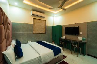 Hotel Vrinda - 1