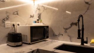 Peaceful 2BR Modern Oasis in Tumbak Bayuh - 3