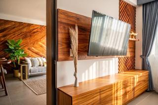 Stunning Penthouse w/Car. Walk to beach - 3