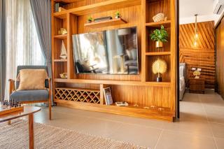 Stunning Penthouse w/Car. Walk to beach - 1