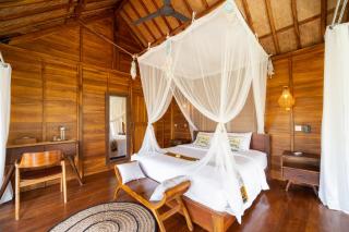Romantic 1BR Villa with Bathtub & Rice Field Views in Tegalalang - 8