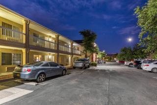 Suburban Studios Albuquerque Uptown - 4
