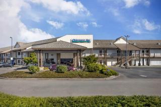 Edgewater Inn and Suites, an Ascend Collection Hotel - 9