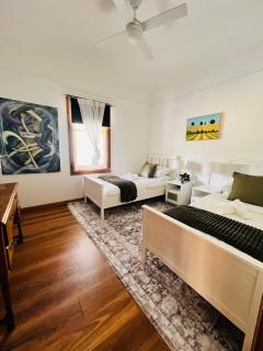 5-bedroom vineyard cottage for groups McLaren Vale - 1