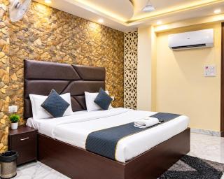 Revking--Hotel Janta Deluxe -2 Min Walk From karkardooma court metro station & Anand Vihar Railway Station - 8