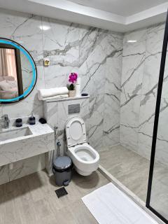 2BR Apartment, 3 Min Walk to Ajman Beach - 3