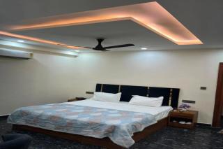 FabHotel Delluna - 9