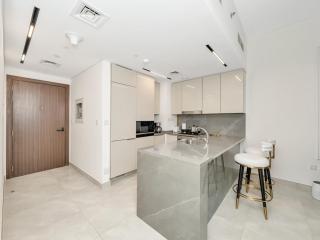 1 BR 10 mins to Burj Khalifa with Cinema,Gym & Pool - 1