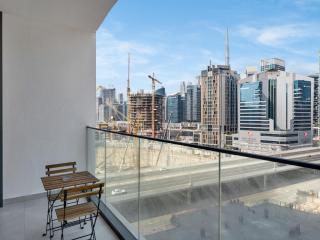 1 BR 10 mins to Burj Khalifa with Cinema,Gym & Pool - 2