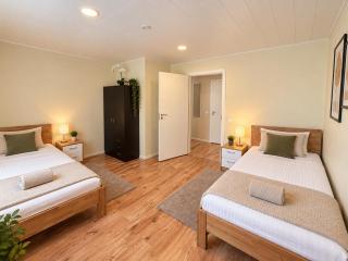Apartment 8 - Bright 2BR Apartment, Near Centre, Airport Access - 7