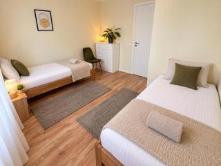 Apartment 8 - Bright 2BR Apartment, Near Centre, Airport Access - 5