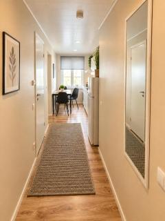Apartment 8 - Bright 2BR Apartment, Near Centre, Airport Access - 4