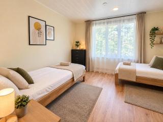 Apartment 8 - Bright 2BR Apartment, Near Centre, Airport Access - 3