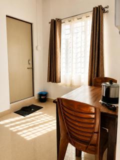 Tinhenric's Modern One Room Stay - 4
