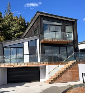 1Queenstown - Stunning Lake and Mountain Views - 9