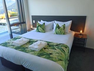 1Queenstown - Stunning Lake and Mountain Views - 4