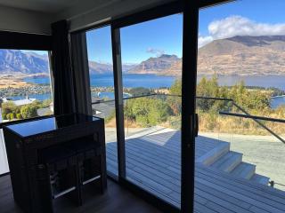 1Queenstown - Stunning Lake and Mountain Views - 2