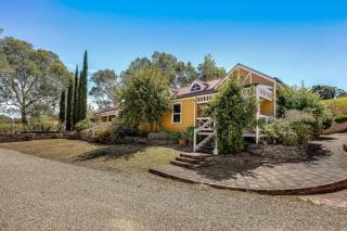 Vineyard Charm House - McLaren Vale Retreat - 3