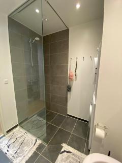 3 separate bedrooms 103 m2 Free Parking - 8