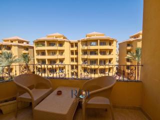 Pool View 2 Bedroom Apartment in El Kawther - 5