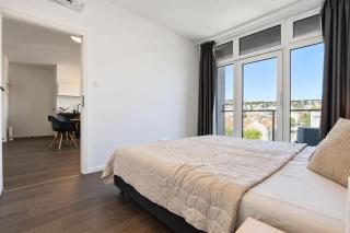 Central Apartment with Balcony and Slavin View - 7