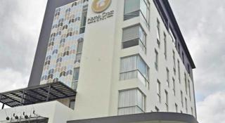Home Crest Hotel - 3