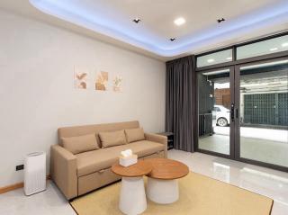 Elegant 3BR Townhouse Near Siam & BTS 6 Guests - 1