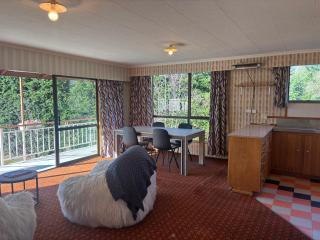 80's batch with lake views - 3