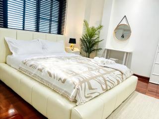 Private Pool Villas Sukhumvit 26 Near BTS Phrom Phong and EmSphere - 2
